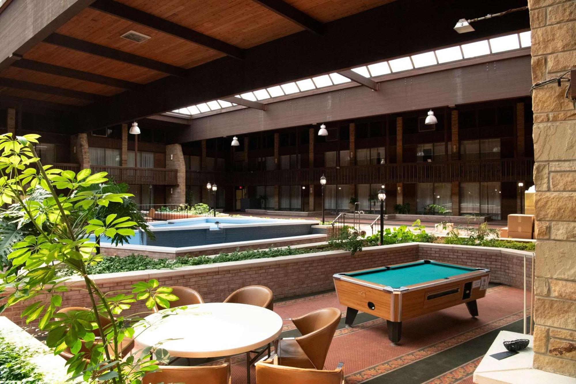 Quality Inn & Conference Center Сомерсет Экстерьер фото